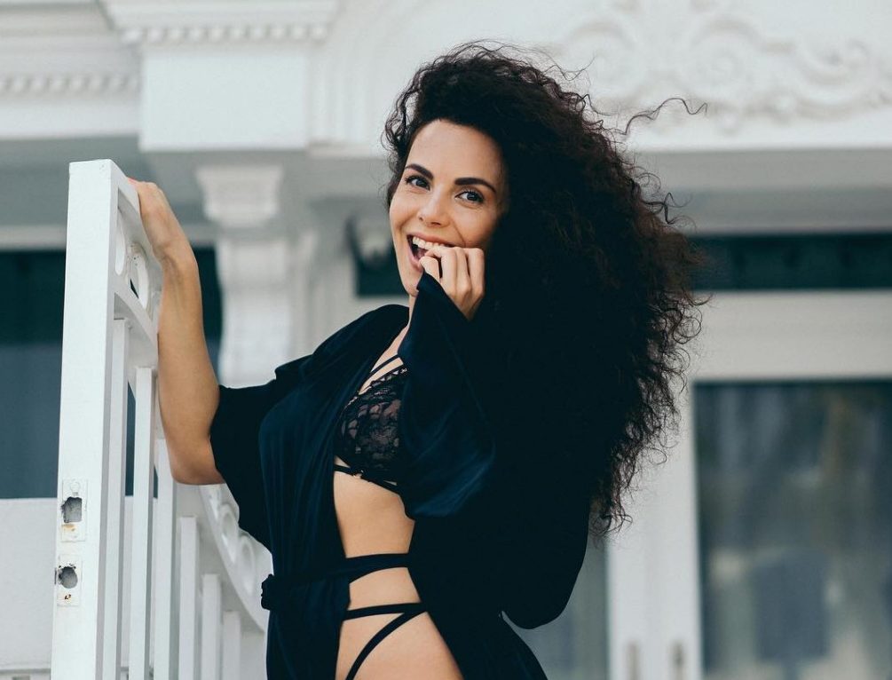 Настя Каменских покорила соблазнительным образом