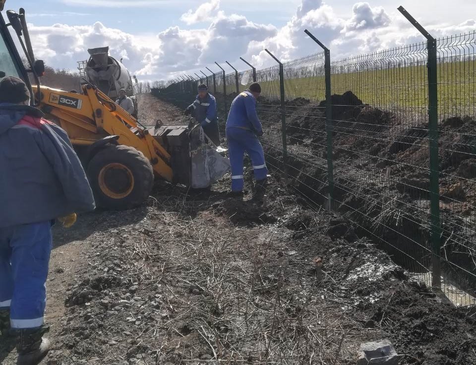 На українсько-російському кордоні з новими силами приступили до будівництва "стіни"