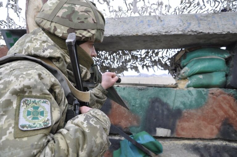 На Донбассе снайпер ранил украинского пограничника - today.ua
