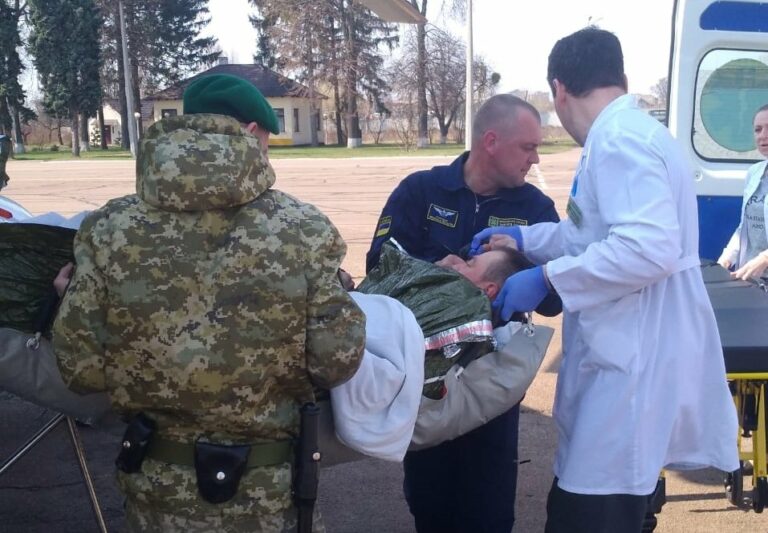 В ГПСУ рассказали о состоянии пограничника, которого ранил снайпер на Донбассе - today.ua