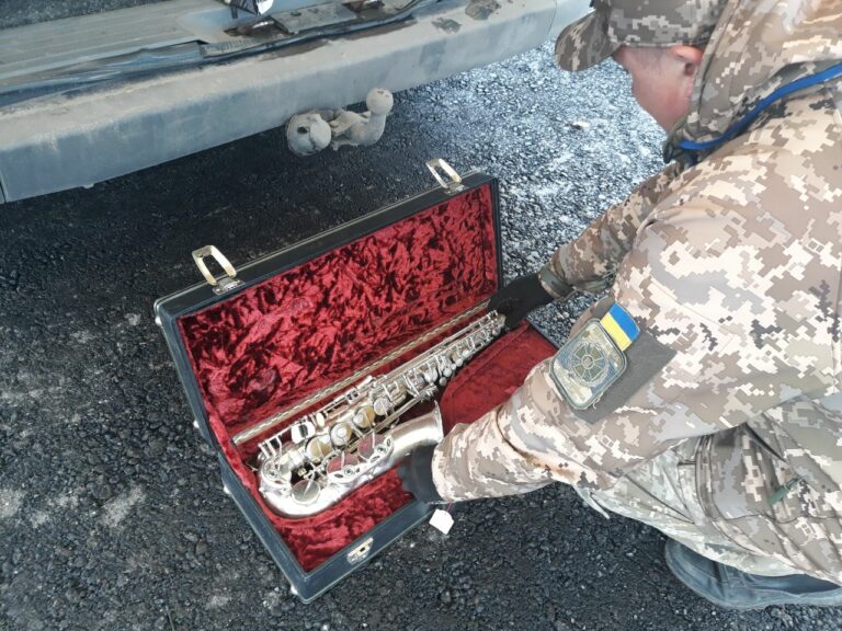 В оккупированный Донецк пытались вывезти саксофон стоимостью 560 тыс грн  - today.ua