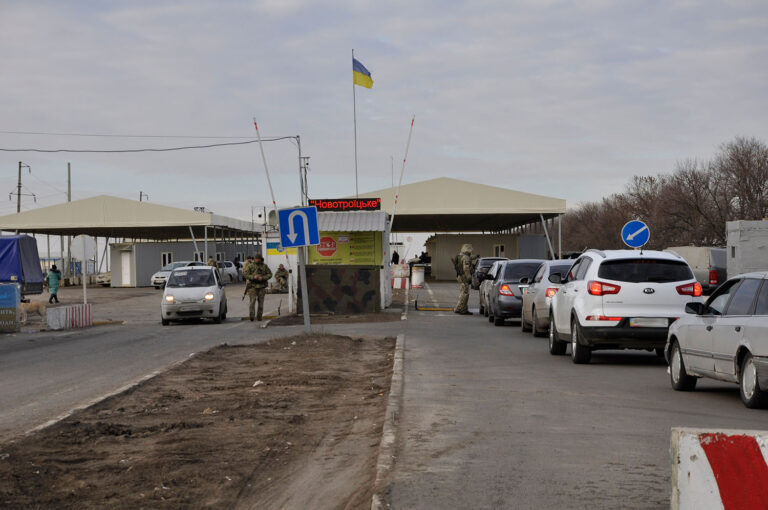 В пасхальную ночь на границе зафиксировано увеличение пассажиропотока  - today.ua