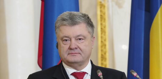 Порошенко розповів, за яких умов Коломойському повернуть ПриватБанк - today.ua