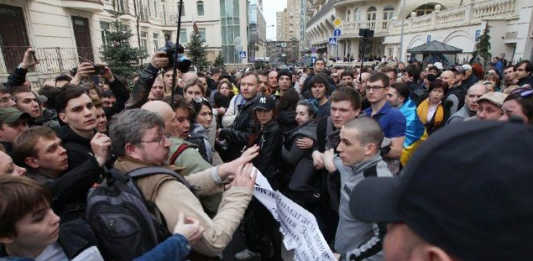 В Киеве под офисом Зеленского произошла потасовка   - today.ua