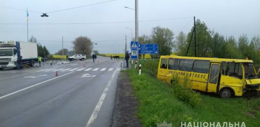 Під Луцьком сталася смертельна ДТП зі шкільним автобусом та вантажівкою - today.ua