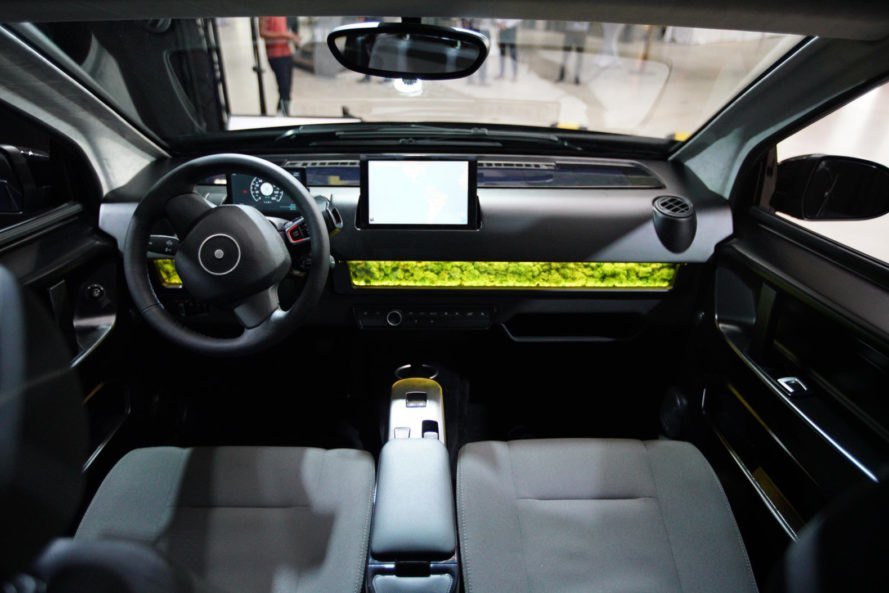 Sono Motors выпускает электромобиль с солнечными панелями