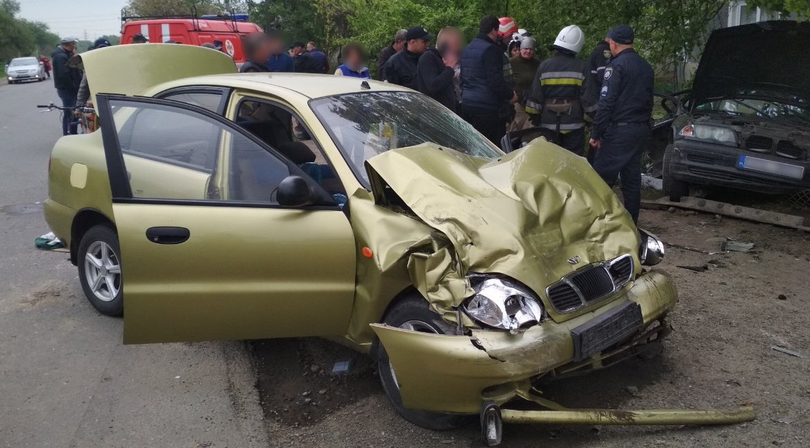 Біля Львову сталася жахлива ДТП: травмовано 5 чоловік