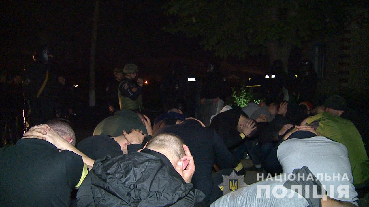 Рейдерский захват завода в Виннице: "титушки" бросали камни и дымовые шашки