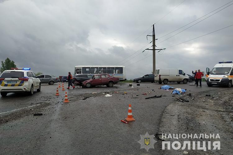 На Тернопільщині у ДТП загинули дві людини - today.ua
