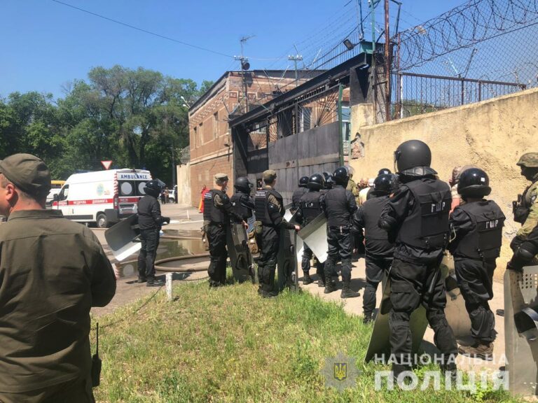 В одеській колонії стався бунт ув'язнених: постраждало четверо правоохоронців - today.ua