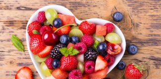 Вчені назвали найкорисніші ягоди для схуднення  - today.ua