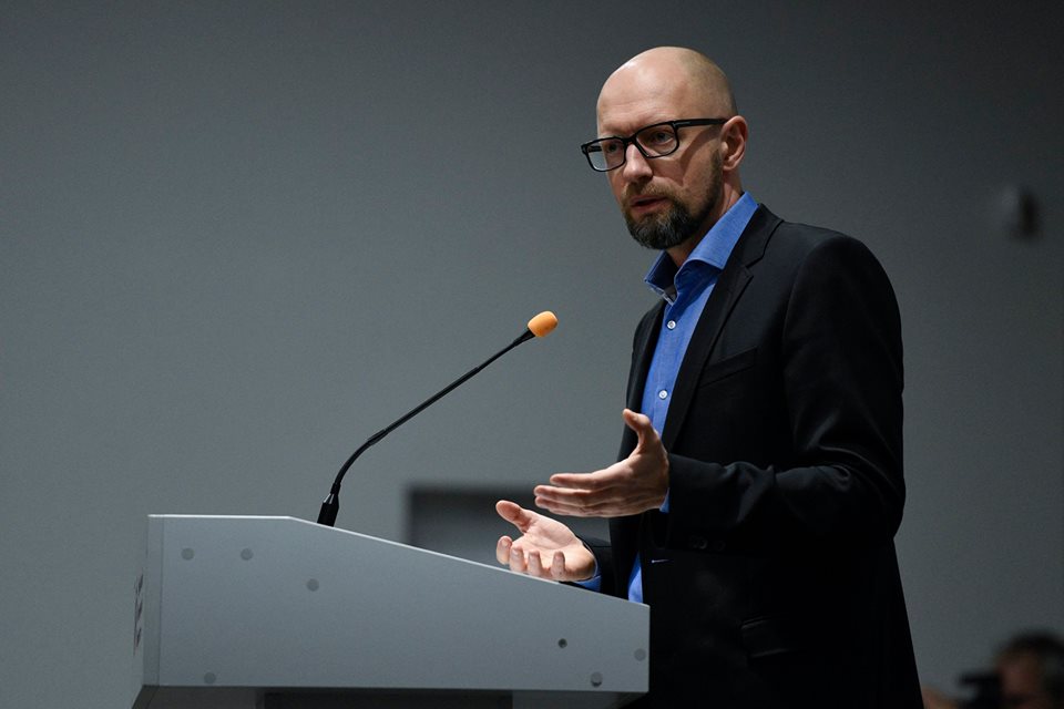 Яценюк обратился к Зеленскому с жестким посланием