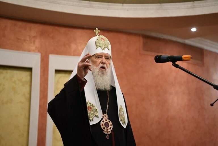 Филарет запретил священнослужения настоятелю храма, который перешел в ПЦУ - today.ua