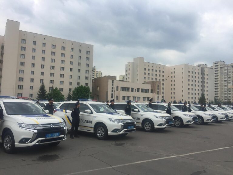 Поліція отримала 83 гібридних авто Mitsubishi Outlander - today.ua