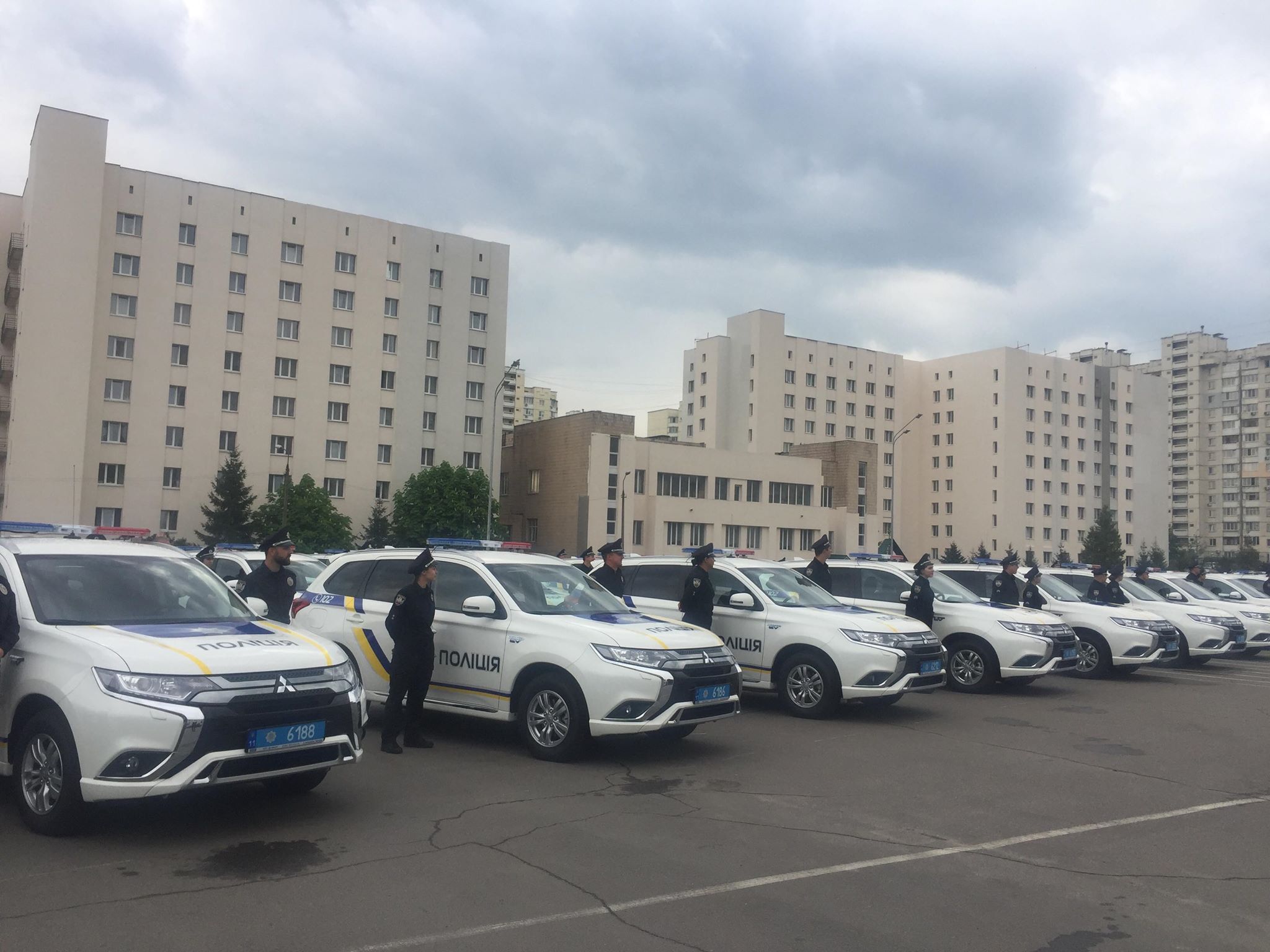 Полиция получила 83 гибридных авто Mitsubishi Outlander