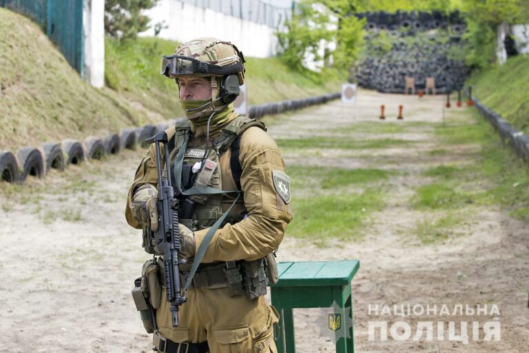 Национальная полиция получила на вооружение пулеметы - today.ua