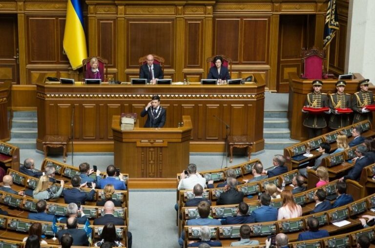 Зеленський вніс до парламенту подання про звільнення топ-чиновників - today.ua
