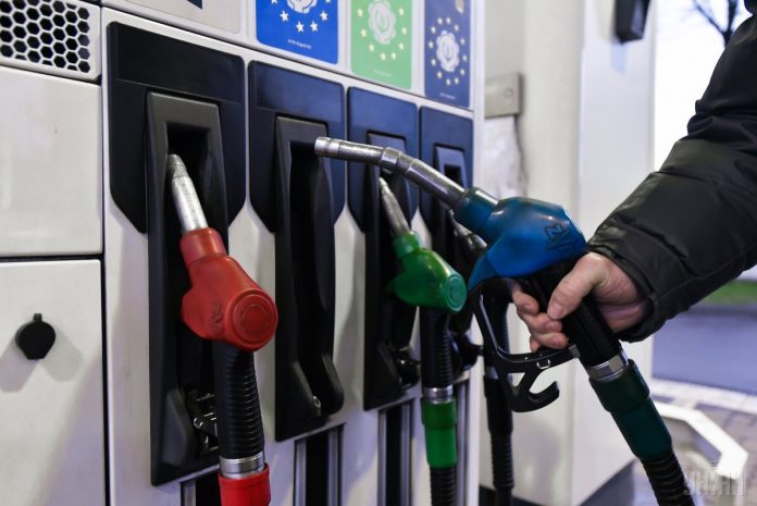 Украинских водителей предупредили о резком скачке цен на топливо - today.ua