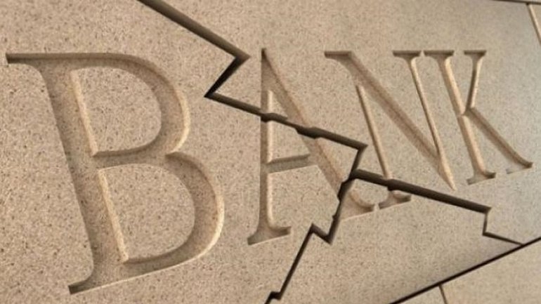 Массовый “банкопад“ и новый потолок для курса доллара: эксперт дал прогноз на следующий год