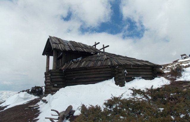 В Карпатах обнаружили старинную колыбу: появились фото - today.ua