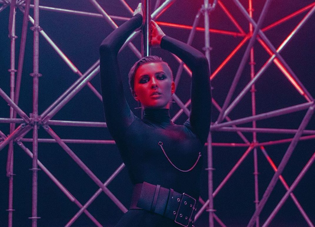 MARUV раскритиковали за откровенные танцы на сцене