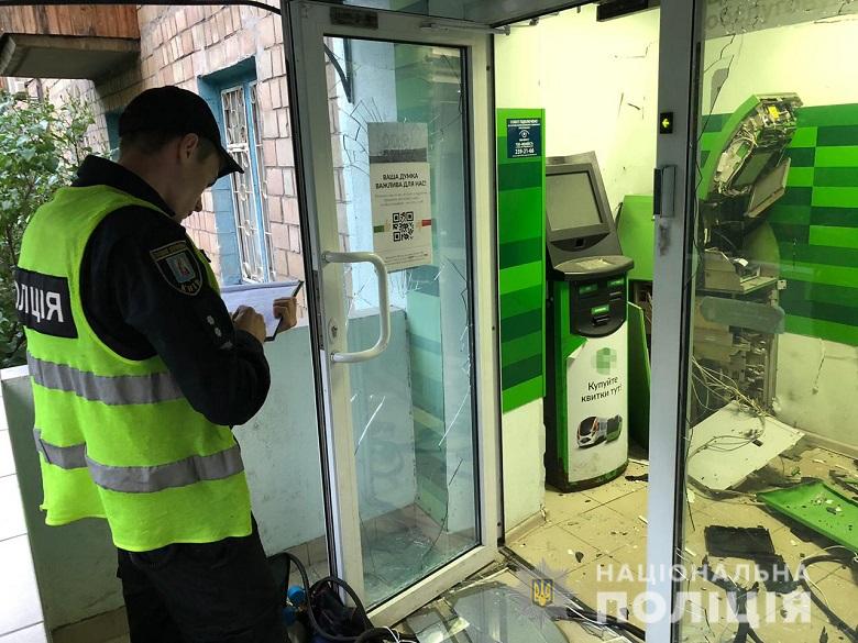 В Киеве грабители взорвали банкомат ПриватБанка