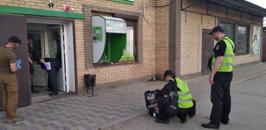 Взрыв гранаты в ПриватБанке: появились новые подробности - today.ua