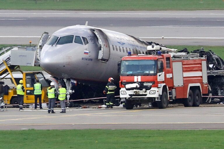 Трагедия в Шереметьево: эксперты расшифровали запись разговора членов экипажа самолета - today.ua