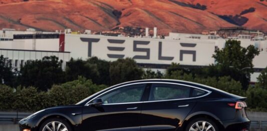 Tesla не хватает денег на развитие: Илон Маск вложил собственные 10 млн долларов - today.ua