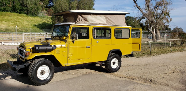 Toyota выставила на продажу уникальную маршрутку Land Cruiser