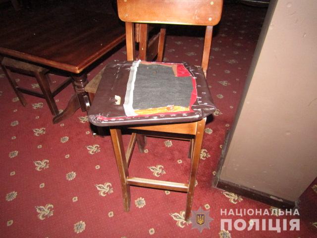 Под Киевом агрессивный посетитель кафе разбил стул об голову полицейского - today.ua