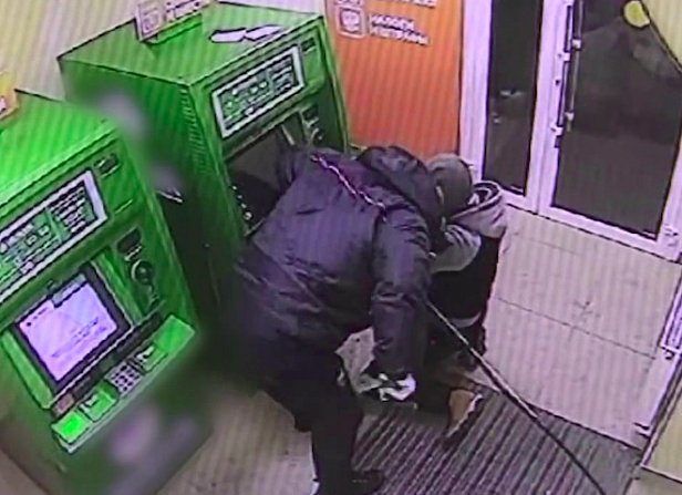Грабители не стали взламывать Приват24, а решили взорвать банкомат - today.ua