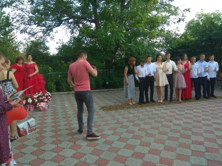 В Черновицкой области школьницу не пустили на выпускной из-за приверженности УПЦ - today.ua