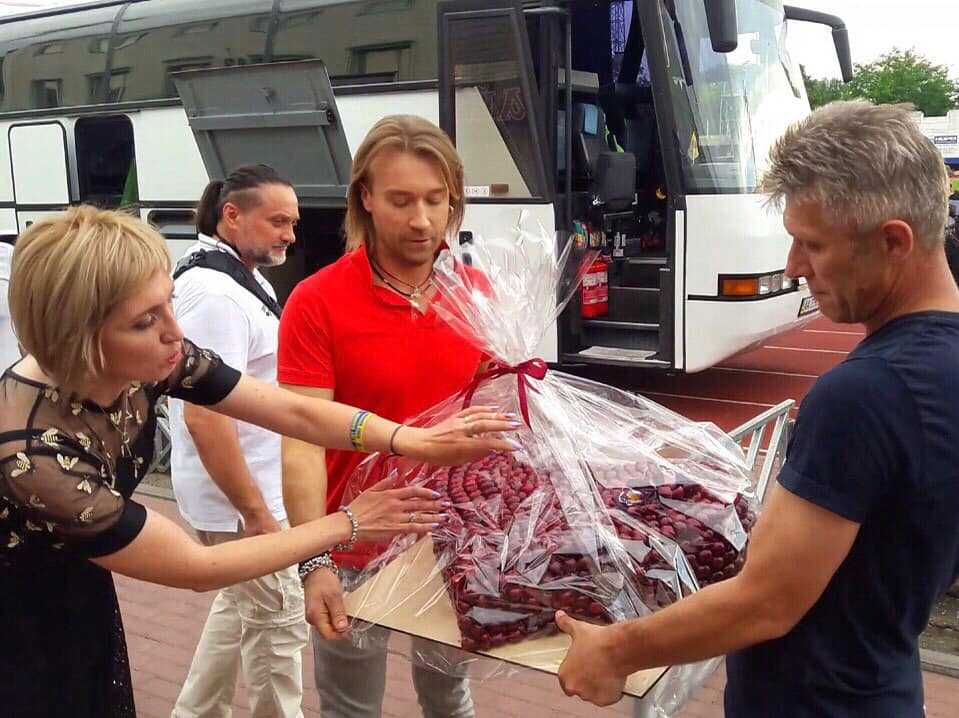 Олег Винник получил неожиданный подарок от фанатов