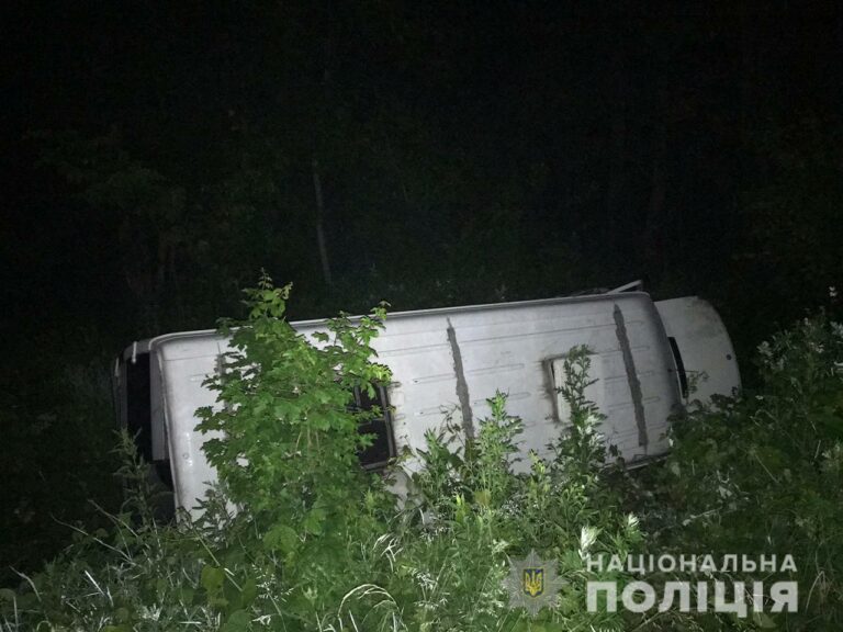 На Житомирщині маршрутка потрапила у ДТП: постраждали 7 пасажирів - today.ua