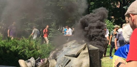 Полиция открыла дело за свержение памятника Жукову в Харькове - today.ua