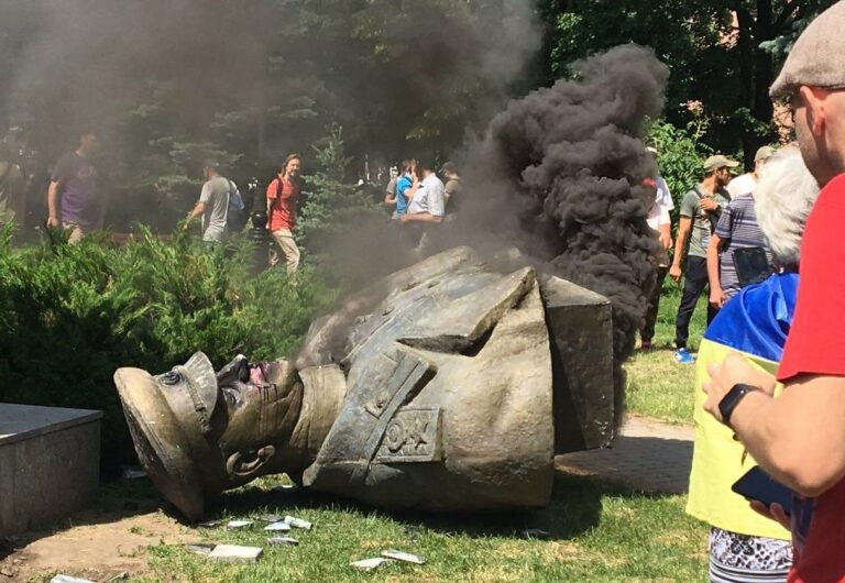 Поліція відкрила справу за повалення пам'ятника Жукову в Харкові - today.ua