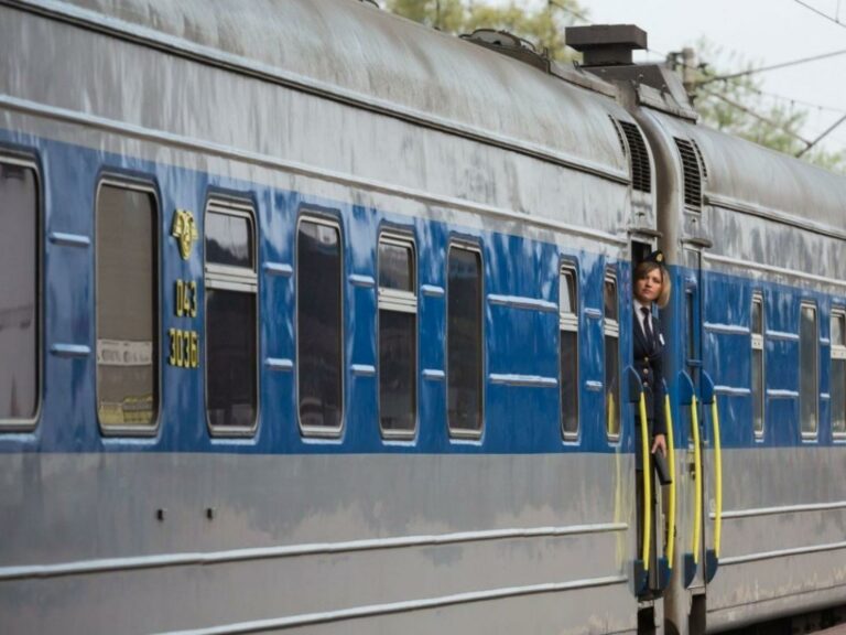 “Укрзализныця“ попала в скандал из-за вымогательства денег с пассажиров  - today.ua