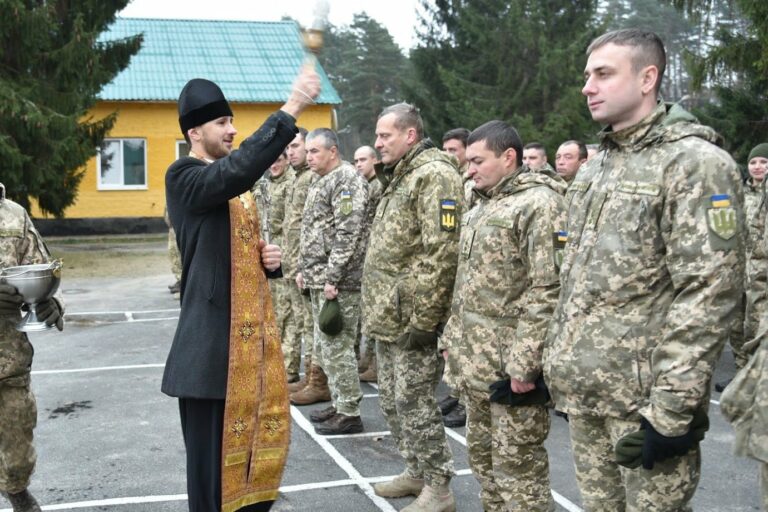 У ПЦУ звернулися до військових священиків - today.ua