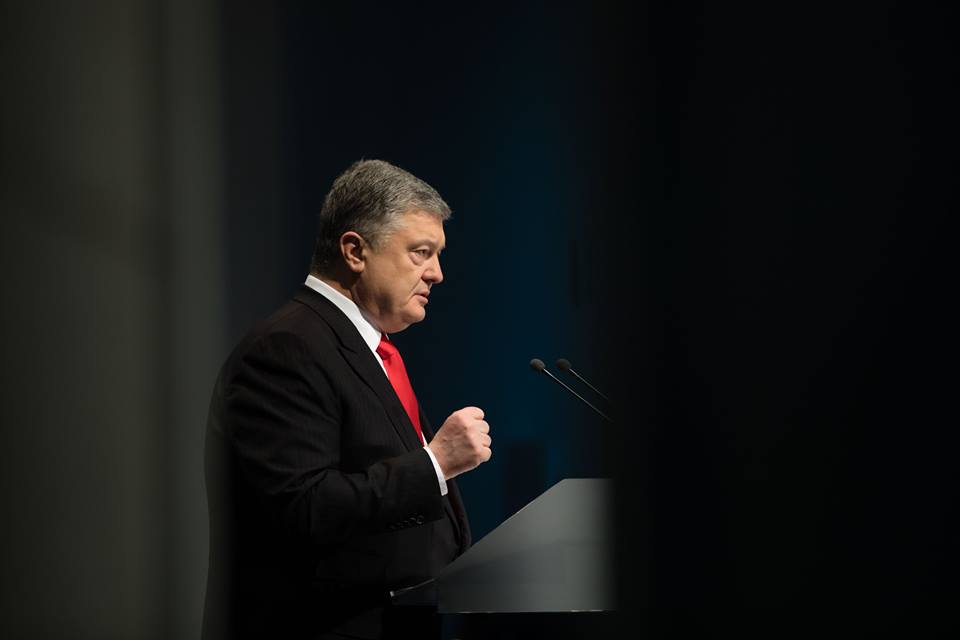 Порошенко рассказал, почему во время его президентства не арестовали Медведчука