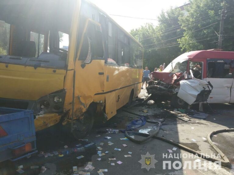 В масштабній ДТП на Київщині постраждали 26 людей - today.ua