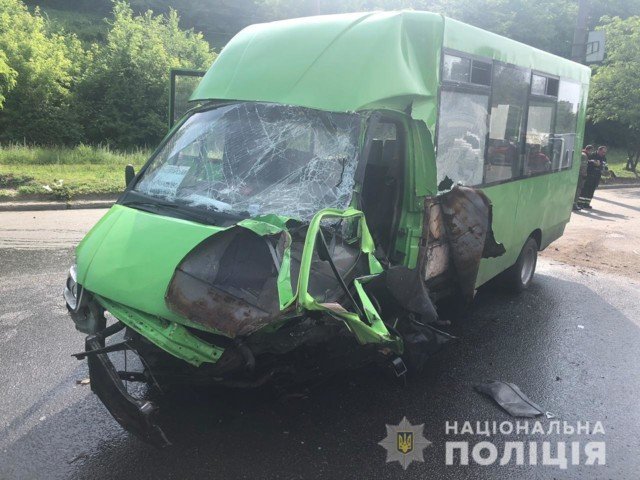 В Харькове произошло ДТП с участием маршрутки: 15 человек пострадали