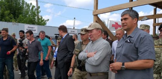 Кучма наблюдал, как возле Станицы Луганской разбирали блиндажи ВСУ - today.ua