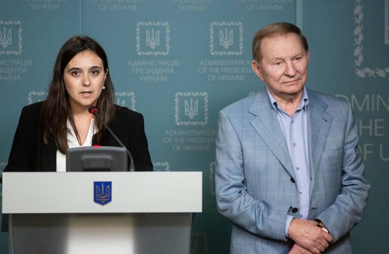 У Зеленского рассказали, как будут снимать экономическую блокаду с ОРДЛО - today.ua