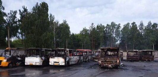 Под Киевом ночью сгорел автобусный автопарк: опубликованы фото - today.ua