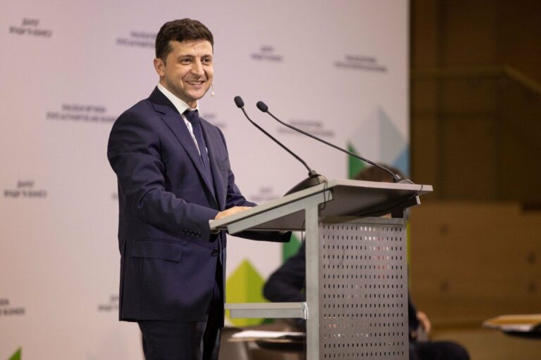 Зеленский отменил 61 экономический указ предшественников  - today.ua