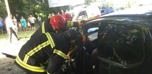 В Ужгороде водитель Porsche Cayenne столкнулась с Ford: есть пострадавшие - today.ua