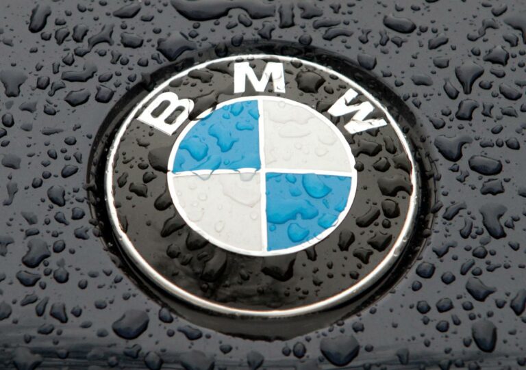 BMW відкликає понад 500 тисяч автомобілів: названо причину - today.ua
