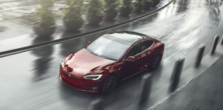 Обновленный электромобиль Tesla Model S опередил Lamborghini Aventador SV - today.ua