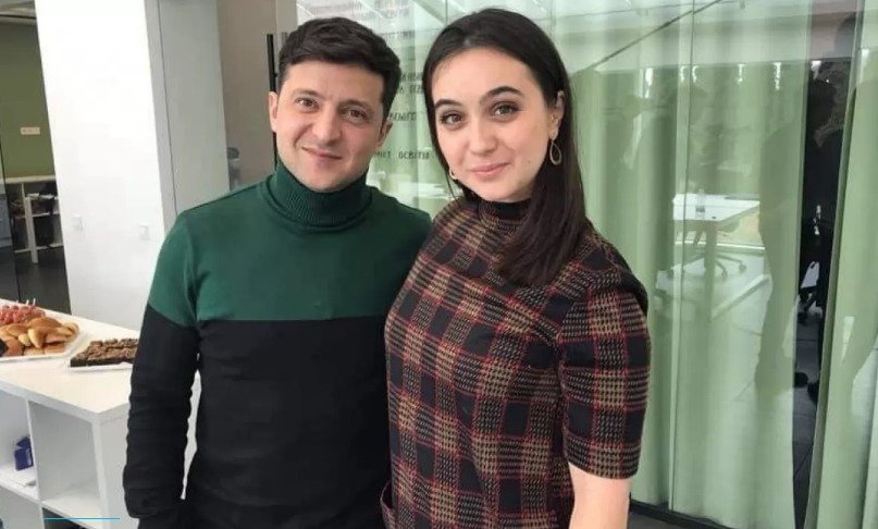 "Вона що сліпа?": Мендель опублікувала фото з прапорами "ЛНР"